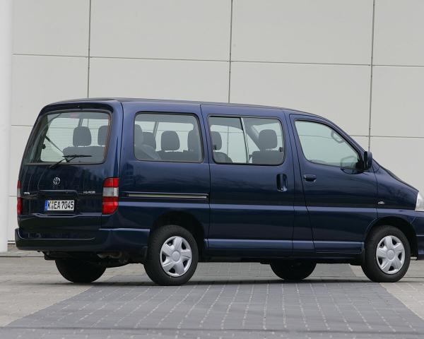 Фото Toyota HiAce XH10 Рестайлинг Фургон