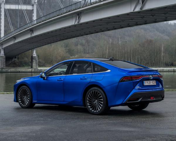 Фото Toyota Mirai II Седан