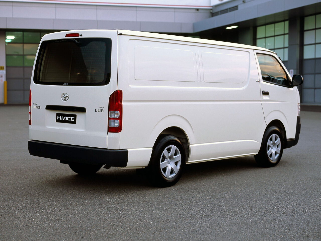 Toyota hiace фото