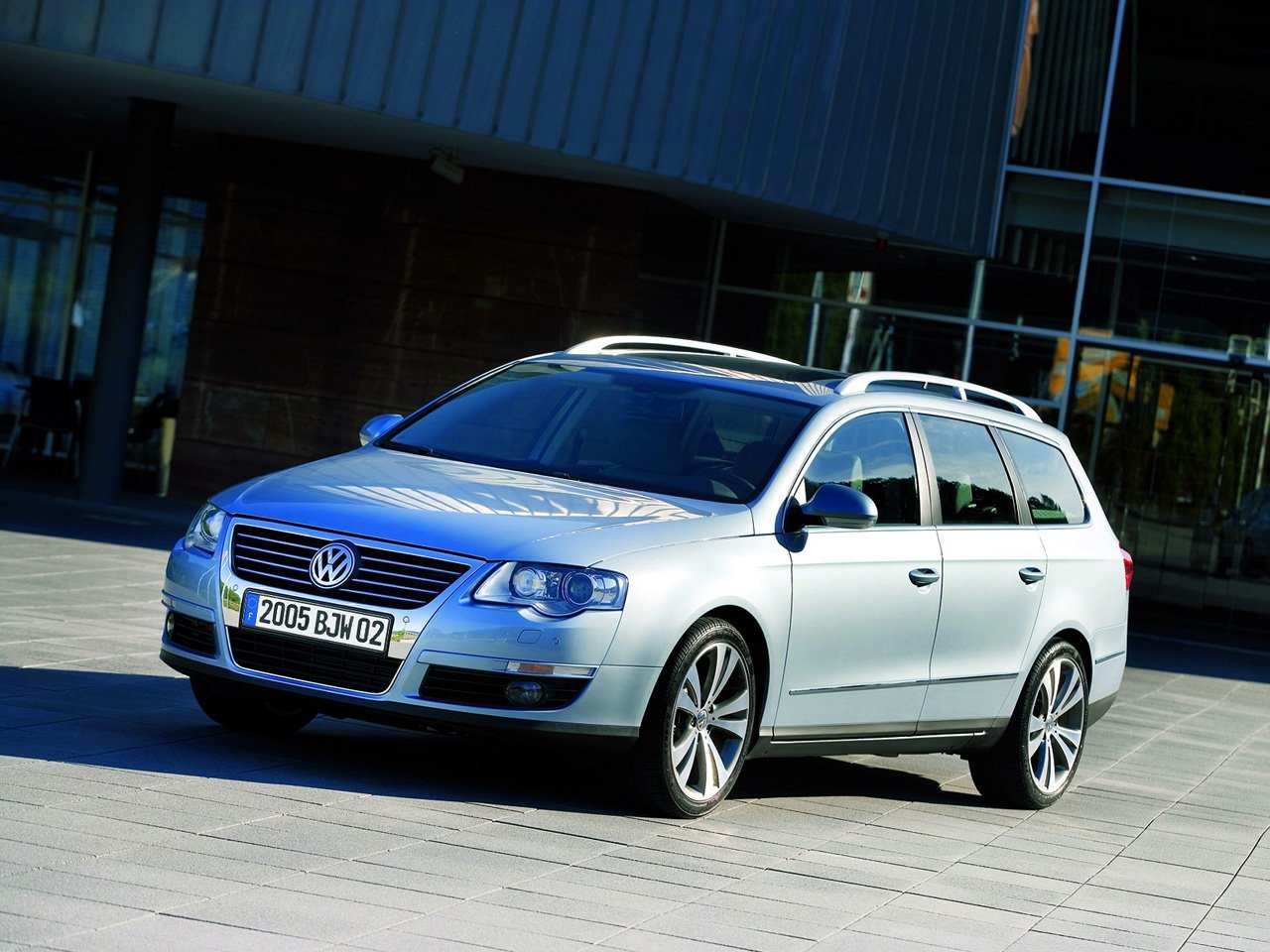 Характеристики 2.0 AT Дизель, Передний привод, Автомат, 163 л.с. Volkswagen  Passat 2005 - 2010, Универсал 5 дв.