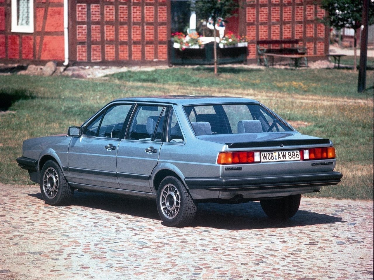 Характеристики 1.6 MT Бензин, Передний привод, Механика, 75 л.с. Volkswagen  Santana 1 поколение 1981 - 1988, Седан