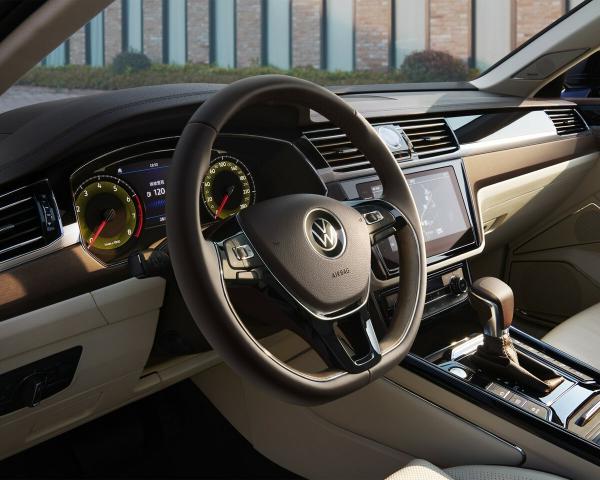 Фото Volkswagen Phideon I Рестайлинг Седан
