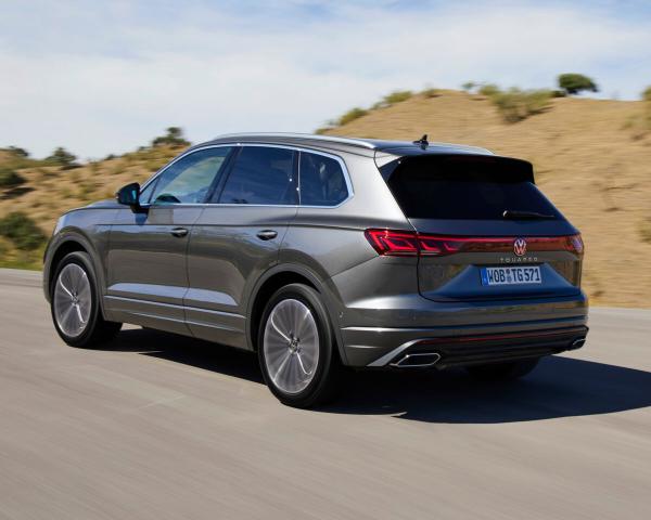 Фото Volkswagen Touareg III Рестайлинг Внедорожник 5 дв.