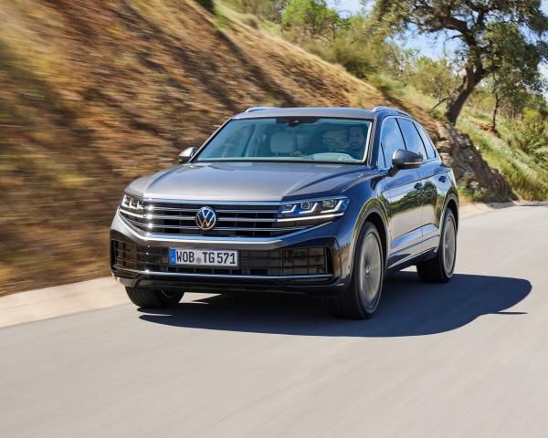 Фото Volkswagen Touareg III Рестайлинг Внедорожник 5 дв.