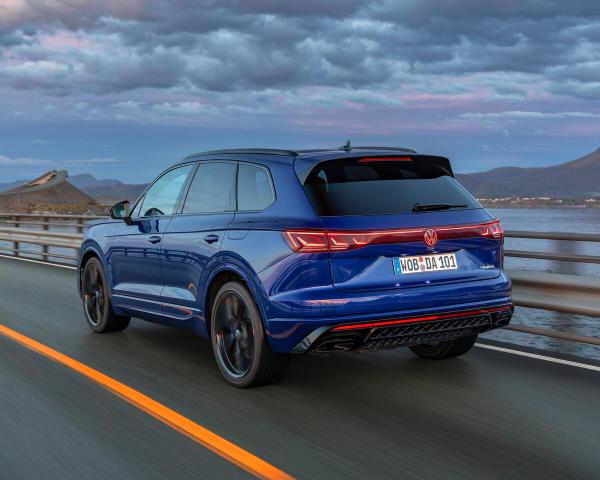 Фото Volkswagen Touareg R III Рестайлинг Внедорожник 5 дв.