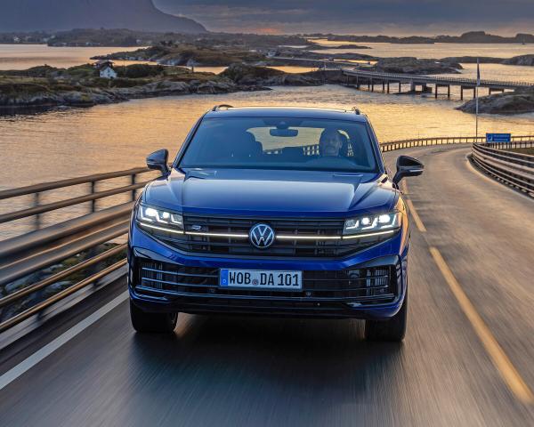 Фото Volkswagen Touareg R III Рестайлинг Внедорожник 5 дв.