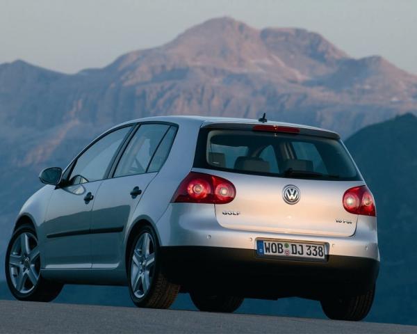 Фото Volkswagen Golf V Хэтчбек 5 дв.