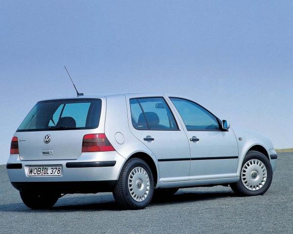 Фото Volkswagen Golf IV Хэтчбек 5 дв.