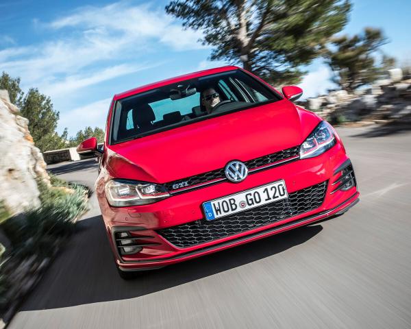 Фото Volkswagen Golf GTI VII Рестайлинг Хэтчбек 5 дв.