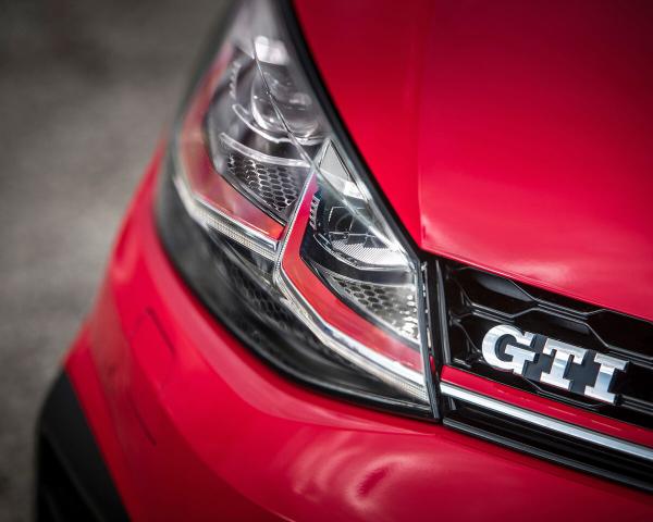 Фото Volkswagen Golf GTI VII Рестайлинг Хэтчбек 3 дв.