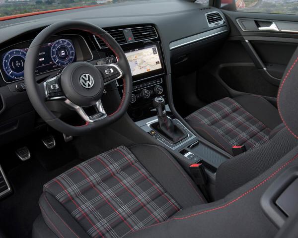 Фото Volkswagen Golf GTI VII Рестайлинг Хэтчбек 3 дв.