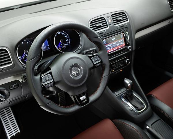 Фото Volkswagen Golf R VI Хэтчбек 3 дв.