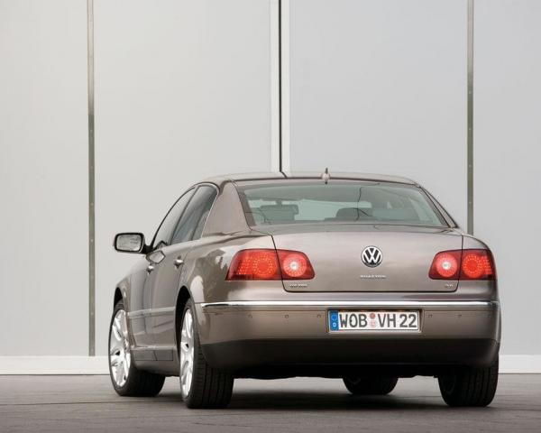 Фото Volkswagen Phaeton I Седан