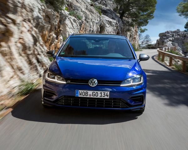 Фото Volkswagen Golf R VII Рестайлинг Хэтчбек 5 дв.