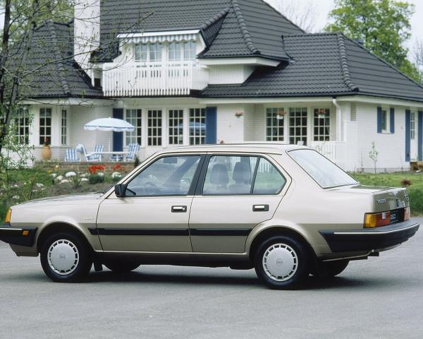 Фото Volvo 300 Series I Седан