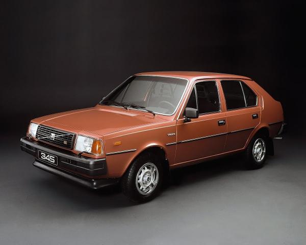 Фото Volvo 300 Series I Хэтчбек 5 дв.