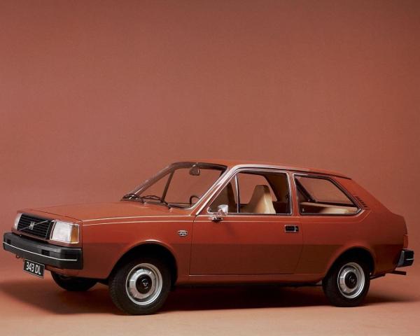 Фото Volvo 300 Series I Хэтчбек 3 дв.