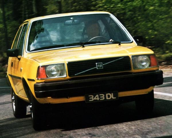 Фото Volvo 300 Series I Хэтчбек 3 дв.