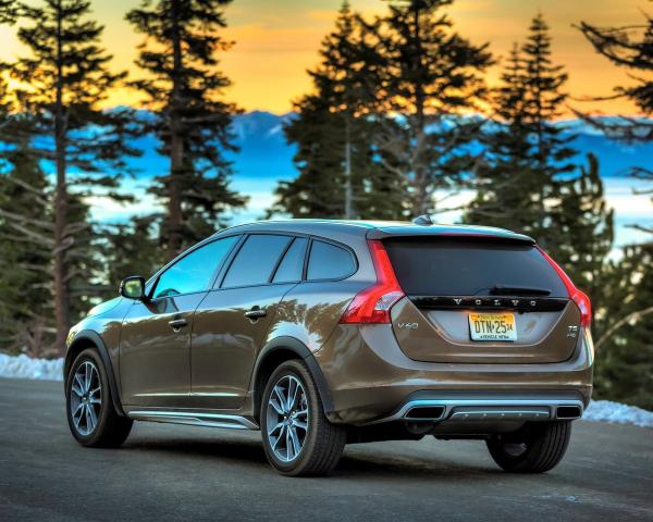 Фото Volvo V60 Cross Country I Универсал 5 дв.