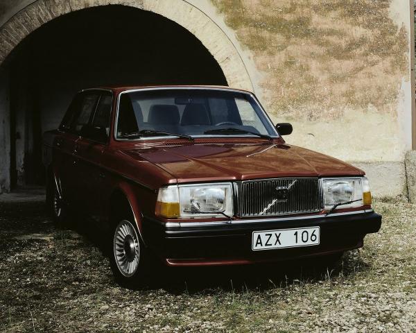 Фото Volvo 260 Series I Седан